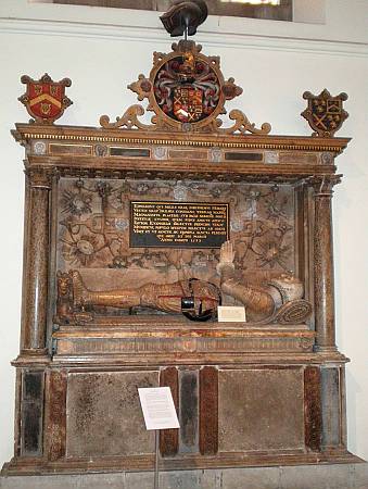 Newport - Memorial to Sir Edward Horsey